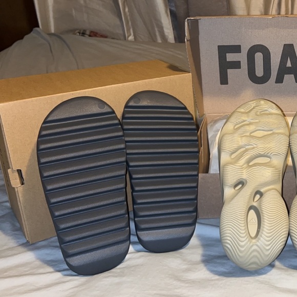 Yeezy slides - Picture 3 of 3